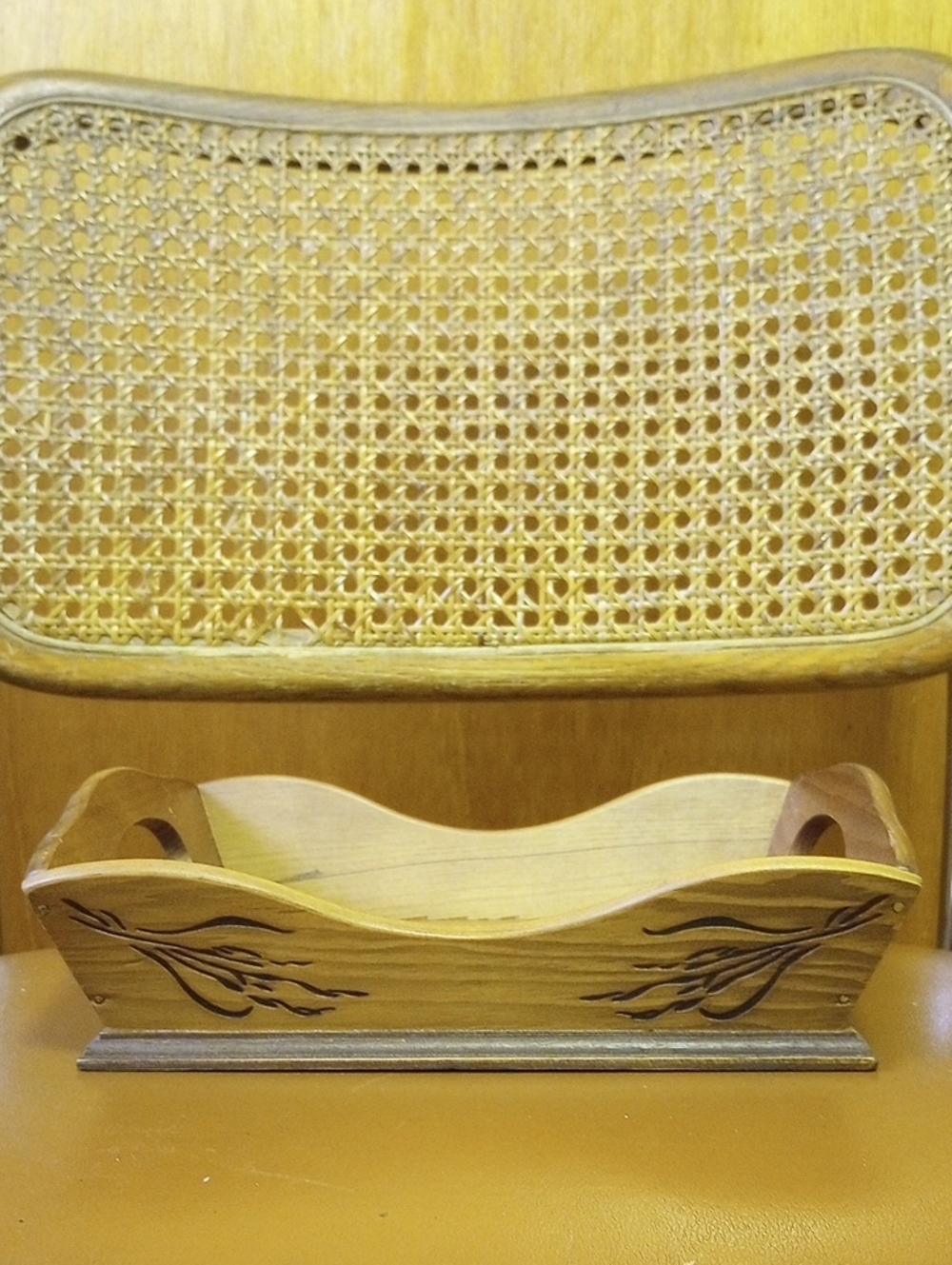 Vintage 1982 Teleflora Relief Carved 9.5 x 7.25 Inch Wood Tray w/ Handles